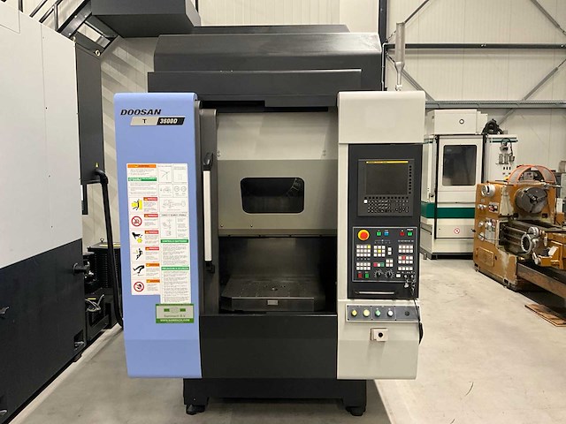 Doosan - 2019 - t3600d - verticaal boor-tapcentrum met palletwisselaar - afbeelding 31 van  36