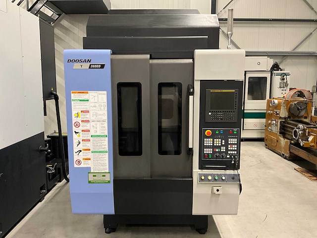 Doosan - 2019 - t3600d - verticaal boor-tapcentrum met palletwisselaar - afbeelding 32 van  36