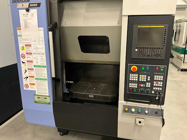 Doosan - 2019 - t3600d - verticaal boor-tapcentrum met palletwisselaar - afbeelding 33 van  36