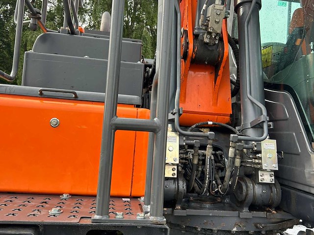 Doosan - dx140w-5 - wheeled excavator - 2018 - afbeelding 3 van  5