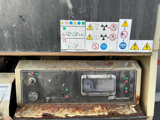 Doosan lt6k mobiele lichtmastkar - afbeelding 9 van  22