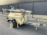 Doosan lt6ka mobiele lichtmastkar - afbeelding 1 van  21