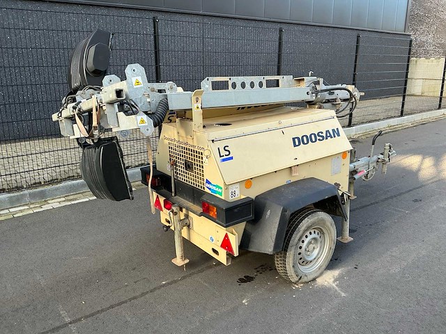 Doosan lt6ka mobiele lichtmastkar - afbeelding 3 van  21