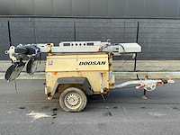 Doosan lt6ka mobiele lichtmastkar - afbeelding 2 van  17