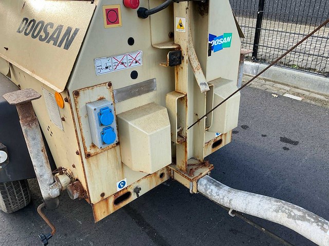 Doosan lt6ka mobiele lichtmastkar - afbeelding 5 van  17