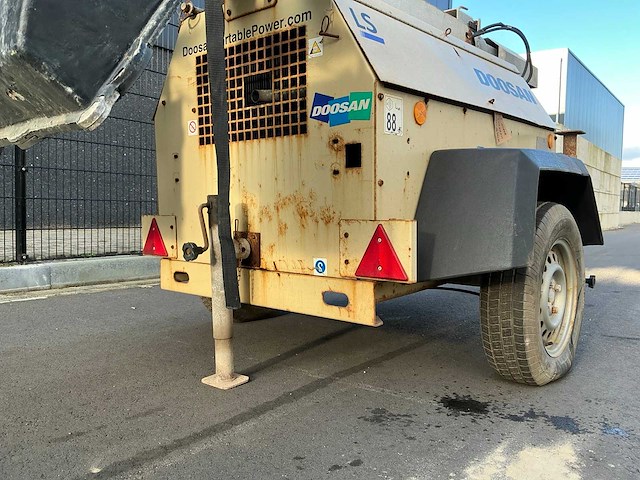 Doosan lt6ka mobiele lichtmastkar - afbeelding 6 van  17