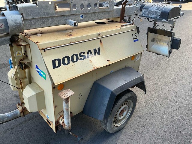 Doosan lt6ka mobiele lichtmastkar - afbeelding 7 van  17