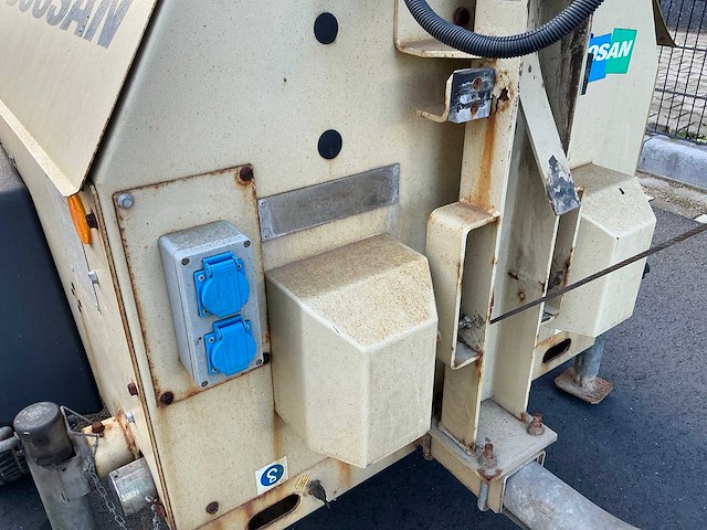 Doosan lt6ka mobiele lichtmastkar - afbeelding 12 van  19