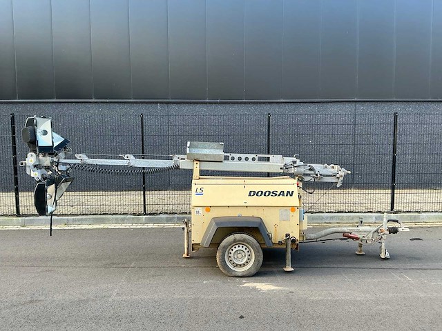 Doosan lt6ka mobiele lichtmastkar - afbeelding 2 van  19