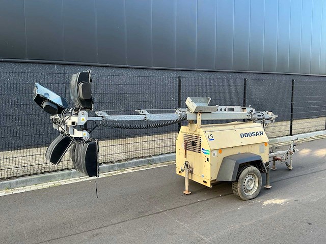 Doosan lt6ka mobiele lichtmastkar - afbeelding 3 van  19