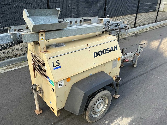 Doosan lt6ka mobiele lichtmastkar - afbeelding 5 van  19
