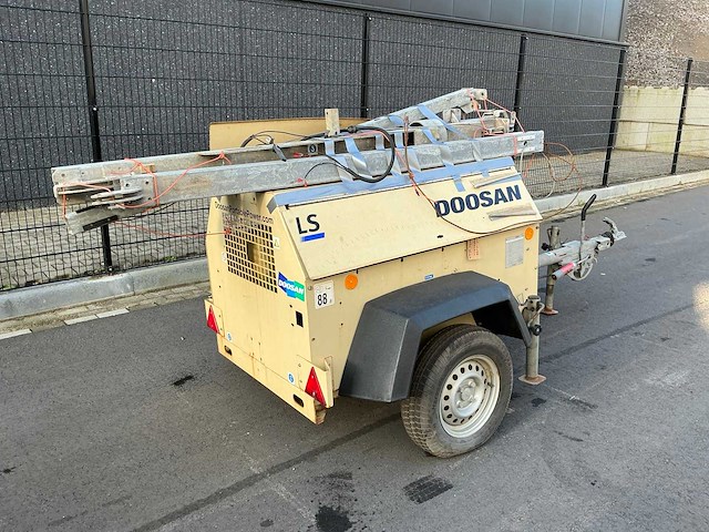 Doosan lt6ka mobiele lichtmastkar - afbeelding 3 van  22