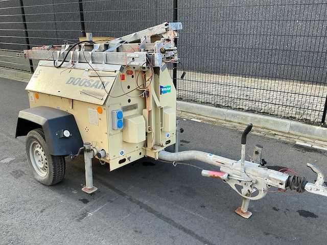 Doosan lt6ka mobiele lichtmastkar - afbeelding 6 van  22