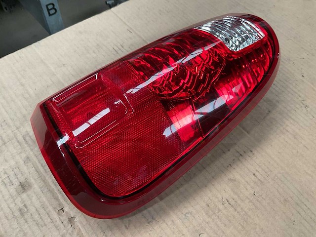 Dorman tail lamp assembly - afbeelding 1 van  4
