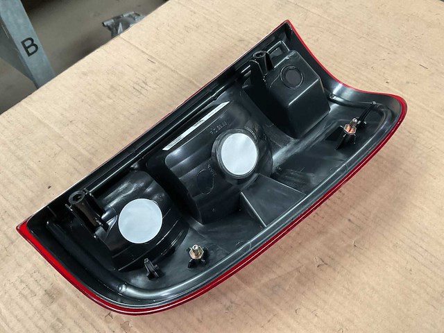 Dorman tail lamp assembly - afbeelding 2 van  4
