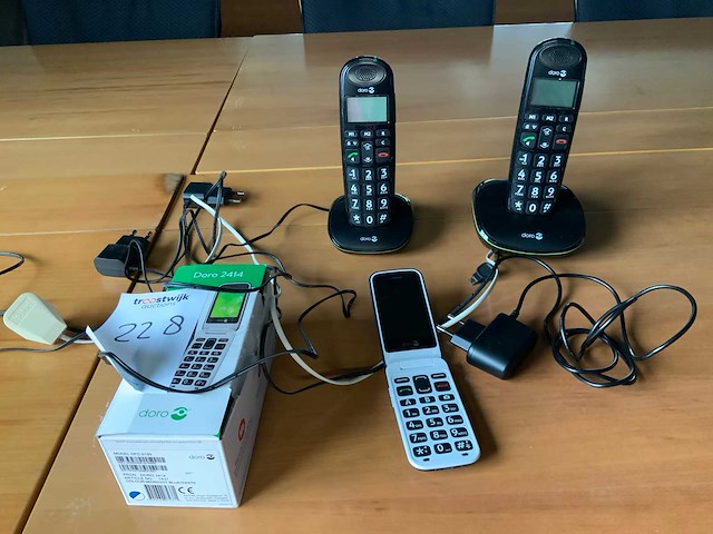 Doro seniorentelefoonset - afbeelding 1 van  2