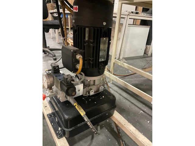 Doseermachine en werktafel - afbeelding 6 van  8