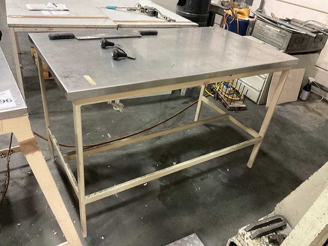 Doseermachine en werktafel - afbeelding 7 van  8