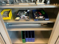 Dossierkast met kantoorgerei - afbeelding 2 van  9