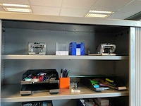 Dossierkast met kantoorgerei