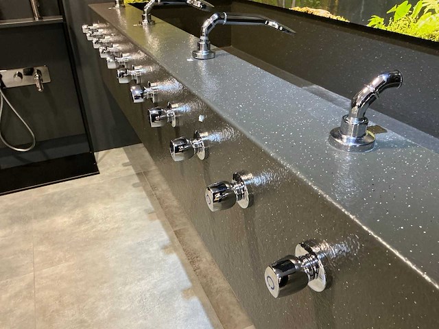 Douche presentatiewand met wasbak - afbeelding 3 van  6