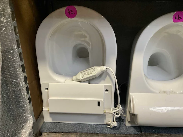 Douche wc wiesbaden vesta-comfort 32.3630 randloos wandcloset wit - afbeelding 1 van  4