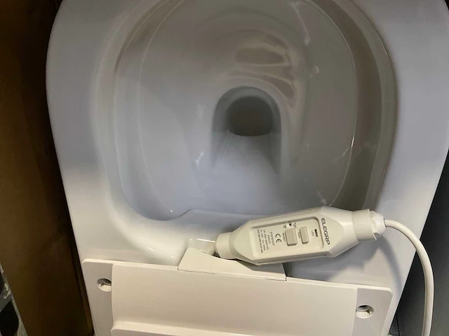 Douche wc wiesbaden vesta-comfort 32.3630 randloos wandcloset wit - afbeelding 3 van  4
