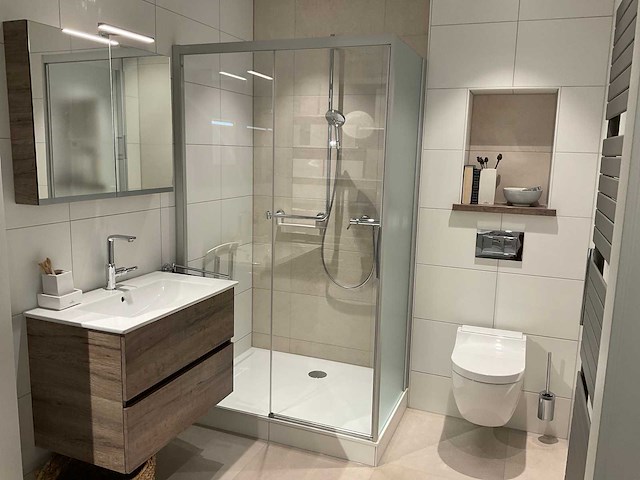 Douchecabine met douchevloer - afbeelding 1 van  5