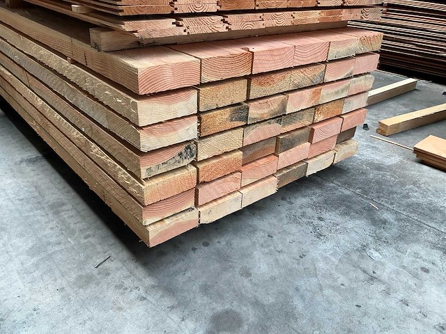 Douglas 63x175 fijnbezaagd - 500 cm (24x) - afbeelding 1 van  4