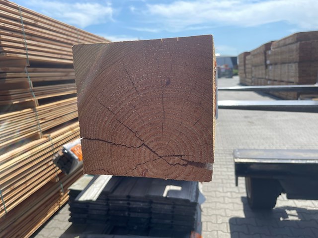 Douglas balken fijnbezaagd, 200x200mm, lengte 300cm - afbeelding 3 van  3