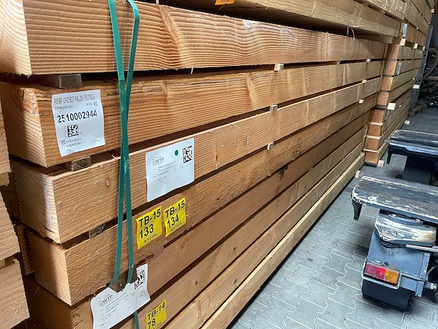 Douglas balken fijnbezaagd 4000x150x150mm (14x) - afbeelding 3 van  4