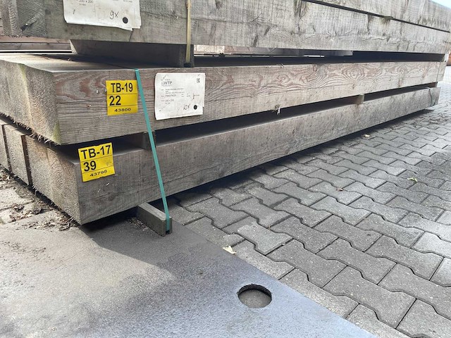 Douglas balken fijnbezaagd 4000x200x200mm (5x) - afbeelding 4 van  4