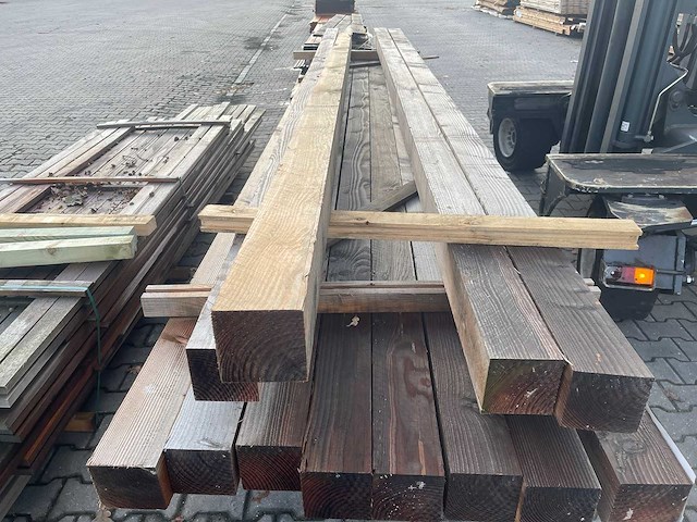 Douglas balken fijnbezaagd 5000x120x120mm (12x) - afbeelding 1 van  3