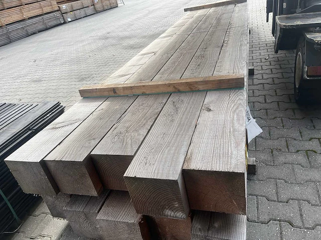 Douglas balken fijnbezaagd 5000x200x200mm (10x) - afbeelding 1 van  3