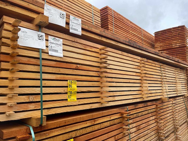 Douglas balken fijnbezaagd 5000x200x43mm (35x) - afbeelding 4 van  4