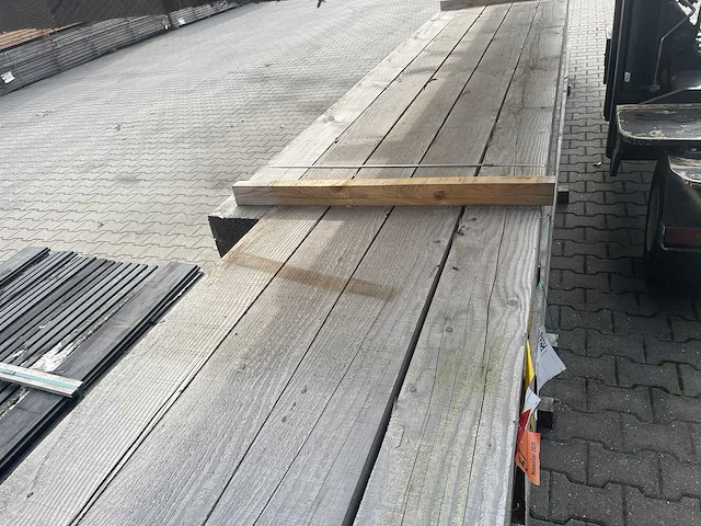Douglas balken fijnbezaagd 6000x200x200mm (4x) - afbeelding 1 van  3