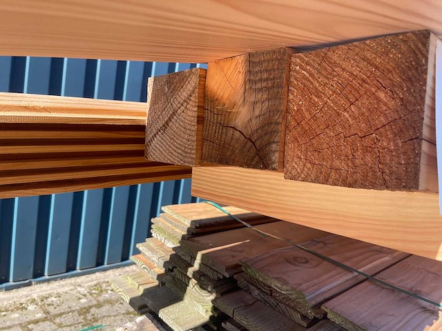 Douglas balken geschaafd 4000x140x140mm (3x) - afbeelding 1 van  3