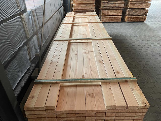 Douglas balken geschaafd 4300x90x40mm (36x) - afbeelding 1 van  3