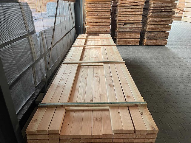 Douglas balken geschaafd 4300x90x40mm (43x) - afbeelding 1 van  3