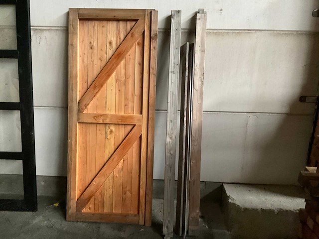 Douglas buitendeur in kozijn 200x76 cm - afbeelding 3 van  3