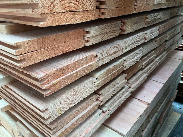 Douglas dakbeschot 18x140 mm - 500 cm (80x) - afbeelding 1 van  4
