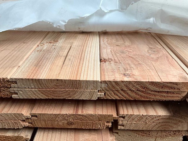 Douglas dakbeschot sponningdeel - 400 cm - 18x145 mm (143x) - afbeelding 1 van  4