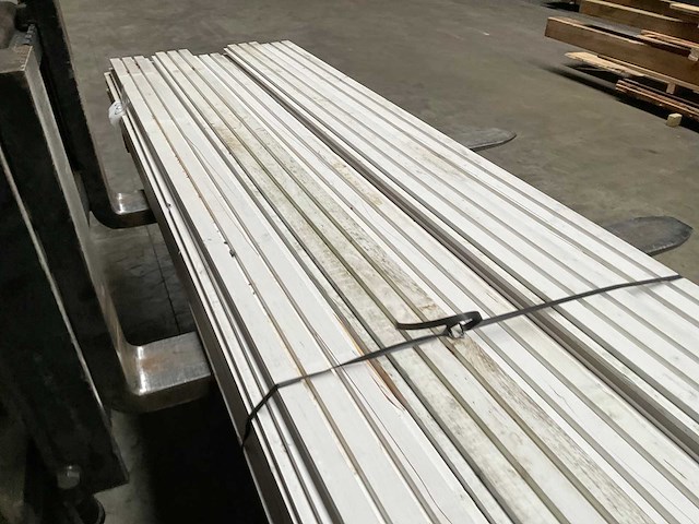 Douglas dubbel rhombusprofiel wit 300x14,5x2,1 cm (23x) - afbeelding 5 van  14