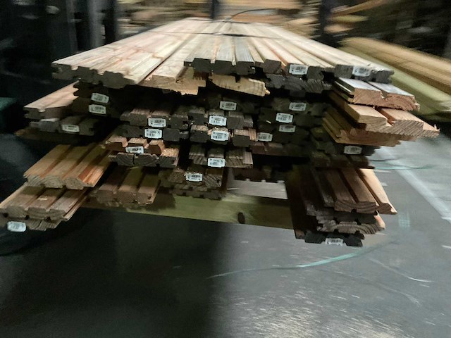 Douglas dubbel rhombusprofielplank 300x14,5x2,8 cm (50x) - afbeelding 13 van  15