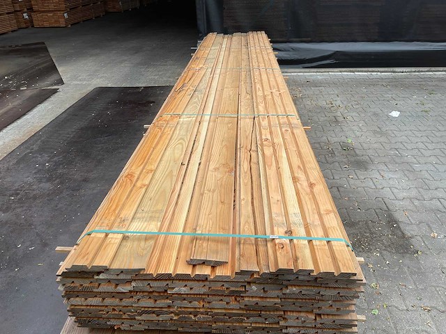 Douglas dubbele rhombus 5000x137x25mm (81x) - afbeelding 1 van  3