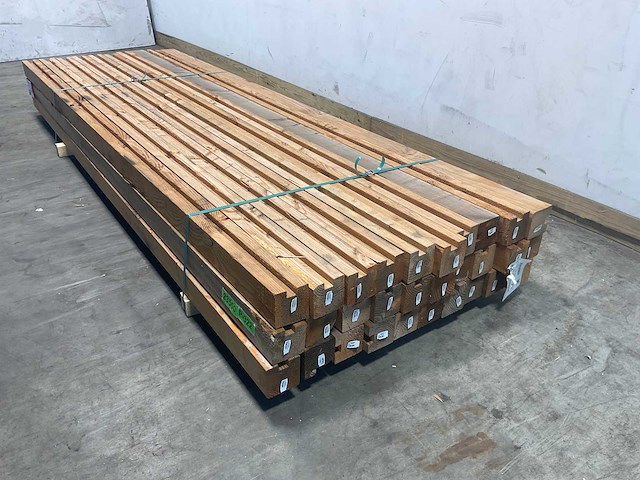 Douglas eindpaal met sponning 300x9,5x9,5 cm (30x) - afbeelding 1 van  3