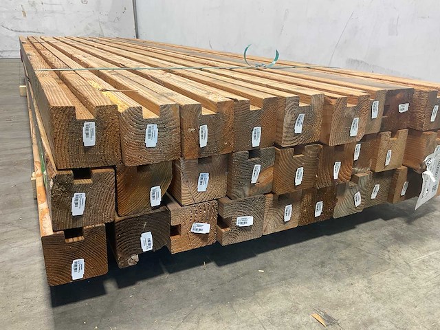 Douglas eindpaal met sponning 300x9,5x9,5 cm (30x) - afbeelding 2 van  3