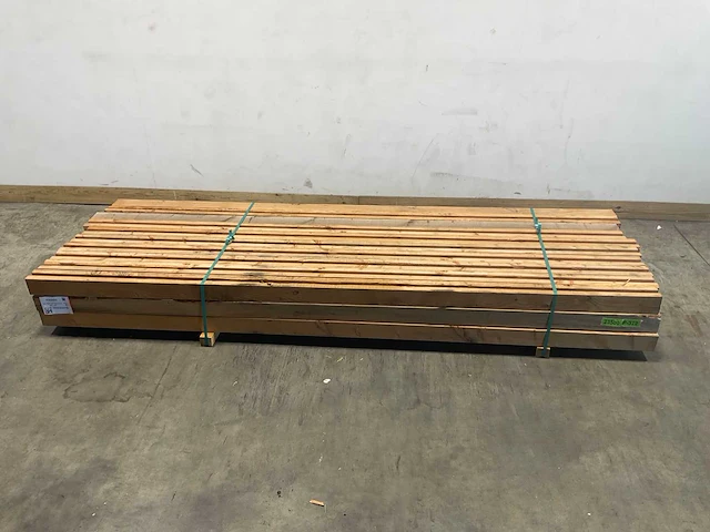 Douglas eindpaal met sponning 300x9,5x9,5 cm (30x) - afbeelding 1 van  5