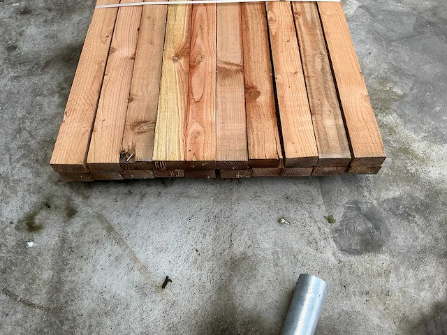 Douglas fijn bezaagd 100x50x5000 mm (22x) - afbeelding 4 van  6