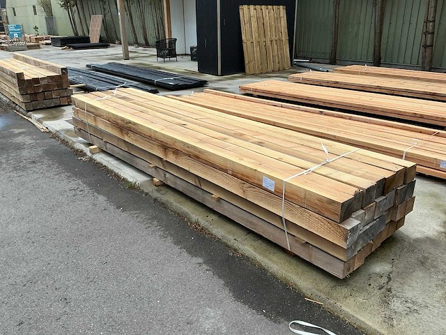 Douglas fijn bezaagd 120x120x4000 mm (28x) - afbeelding 1 van  3